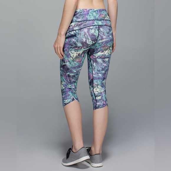 Lululemon Run: Top Speed Crop Size 2 - Picture 9 of 9